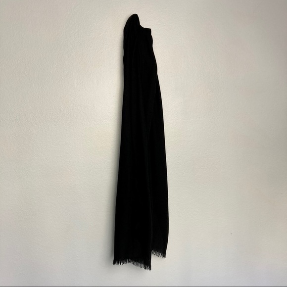 🚫SOLD🚫 Black Gucci Scarf - Picture 4 of 5